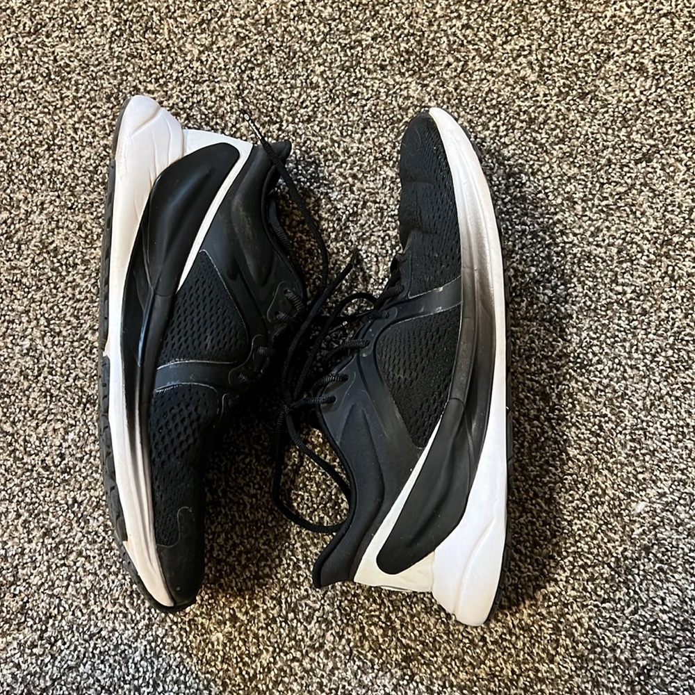 Lululemon Blissful Running Shoe in Black & White